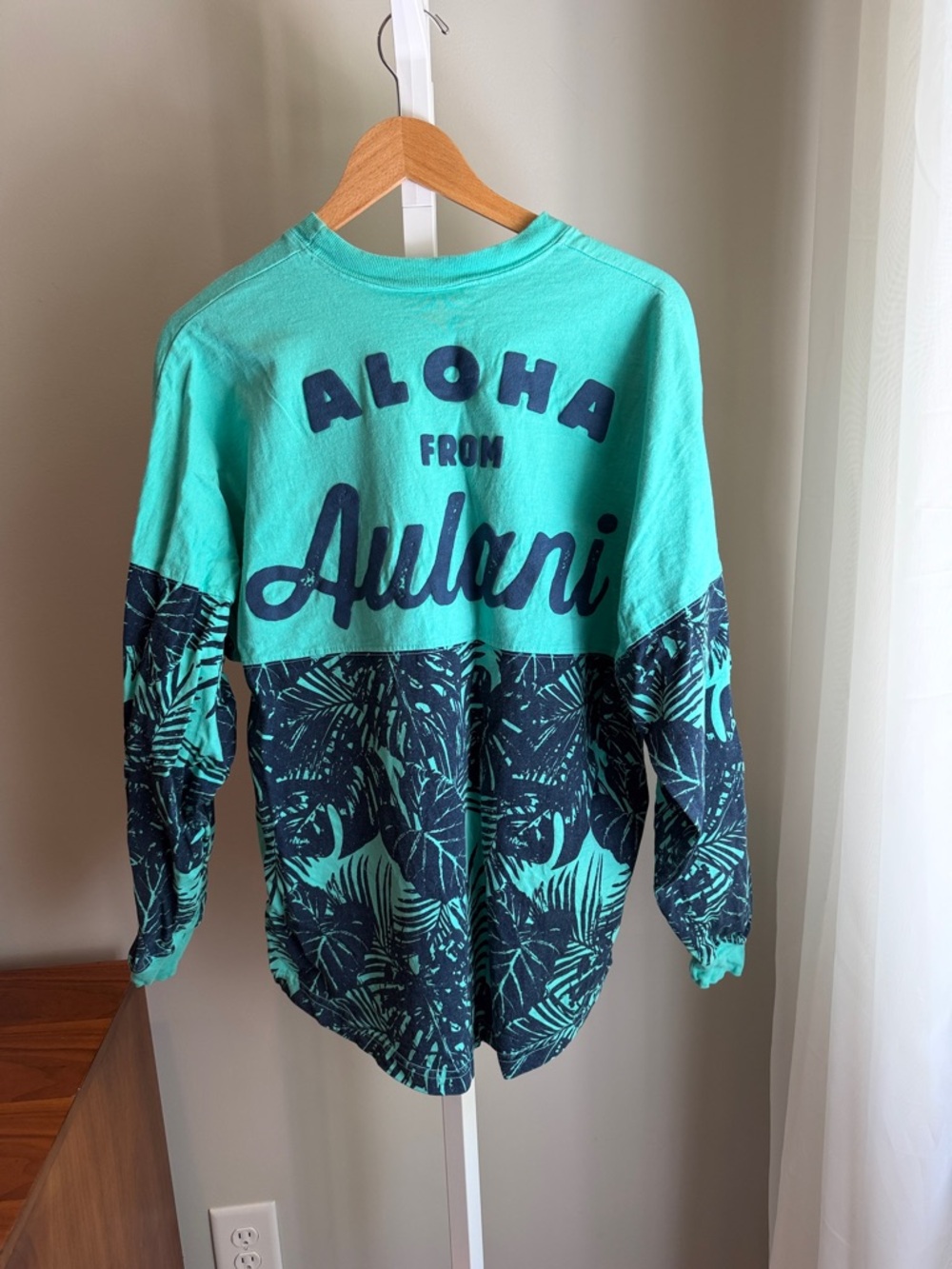 Disney Aulani Turquoise & Navy Tropical Long Sleeve Spirit Jersey Small - Picture 3 of 5